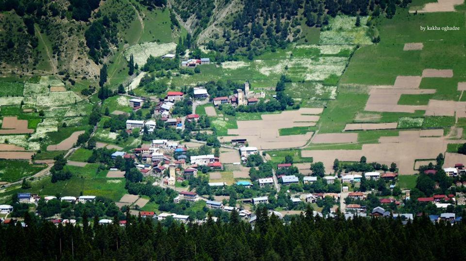 Guesthouse Chela Mestia Eksteriør bilde